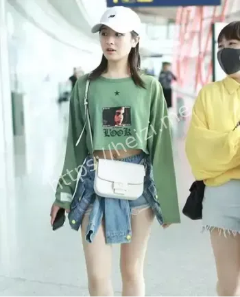 李兰迪穿露脐上衣大秀小蛮腰